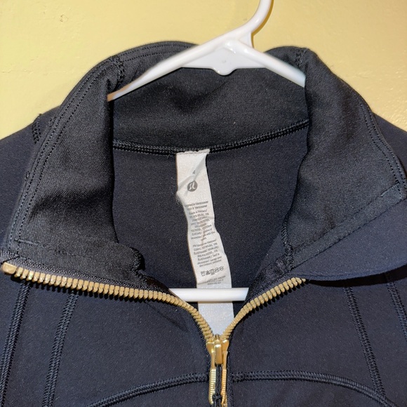 Lululemon fan favorite define jacket, powered by Nulu fabric. - Picture 5 of 7